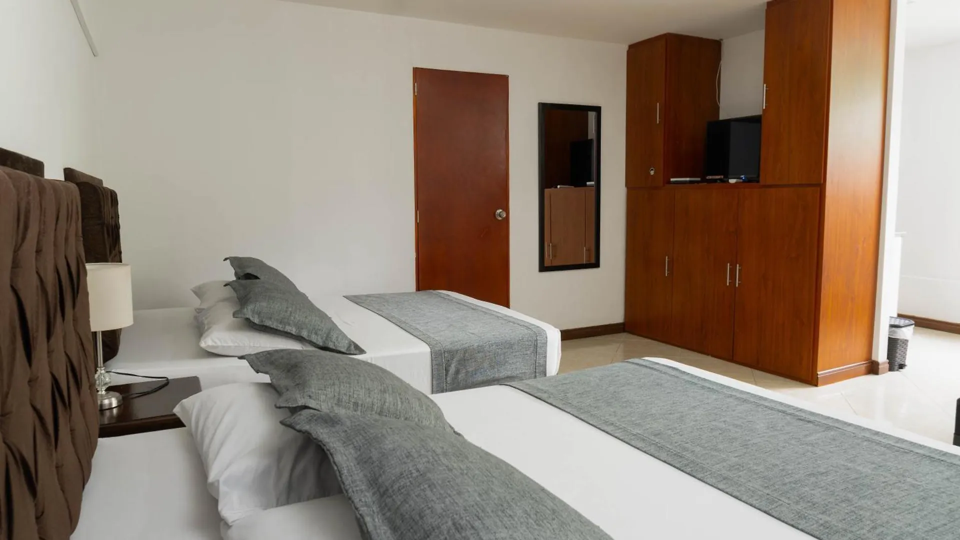 ***  Hotel Laureles Palo Alto Medellín Colombia