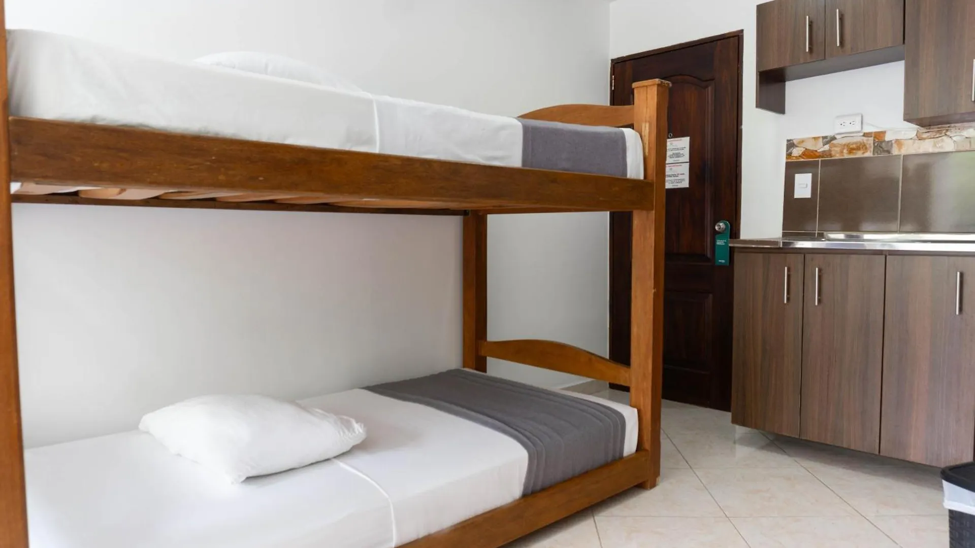 Hotel Laureles Palo Alto Medellín 3*,  Colombia
